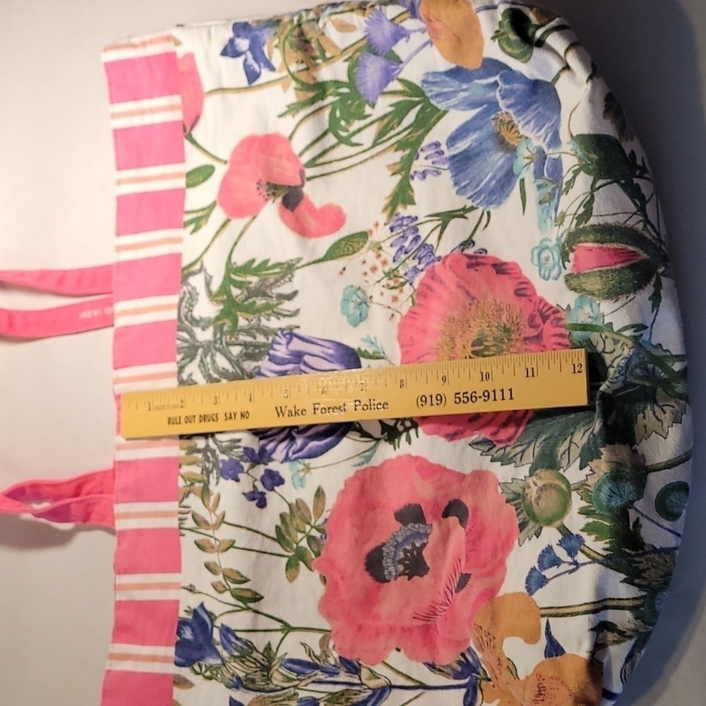 Estee Lauder Women's Tote - Picture 3 of 8